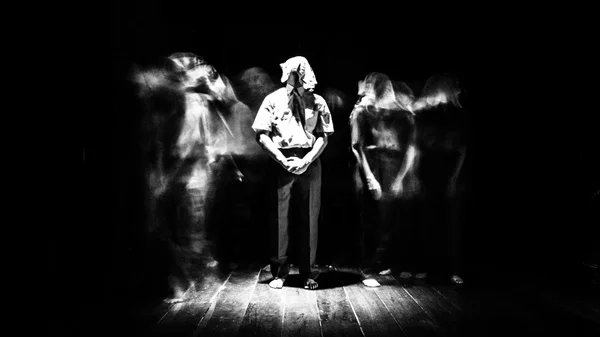 Μια μαρτυρία εγκλεισμού από το Άουσβιτς μεταφέρει στη σκηνή του Tempus Verum η Γεωργία Μαυραγάνη