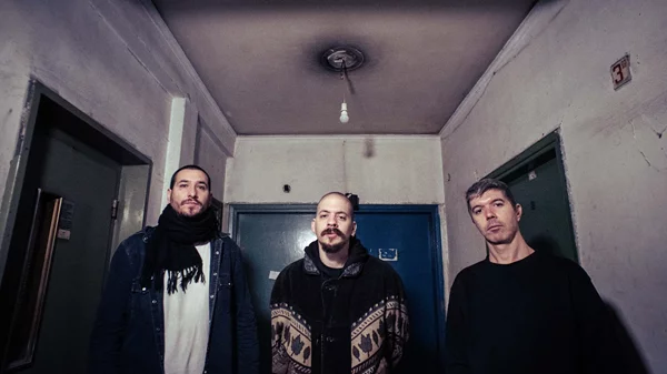 Το punk-jazz τρίο των MΟb στον Φάρο