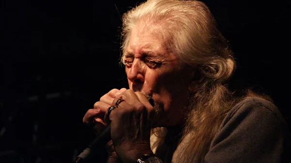 Έφυγε από τη ζωή ο θρύλος της βρετανικής μπλουζ John Mayall