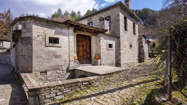 Γαναδιό: Το όμορφο Μαστοροχώρι της Ηπείρου που έγινε σκηνικό τηλεοπτικής σειράς