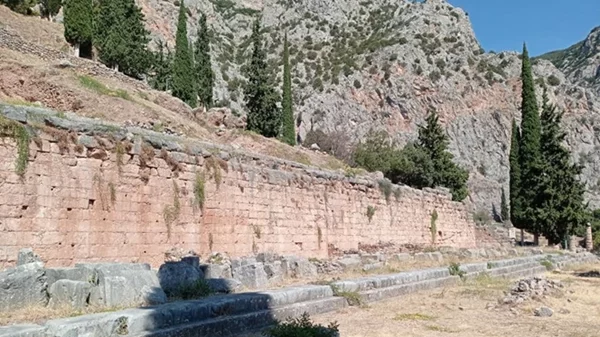 ΥΠΠΟ: Ανάδειξη του δυτικού τμήματος της αρχαίας πόλης των Δελφών