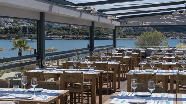 Λίγο καλοκαίρι ακόμα στο "Barbounaki by Papaioannou" της Βουλιαγμένης