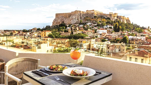 Αθήνα Open Air 2024: Ταράτσες, αυλές, κήποι και ντεκ για το πιο δροσερό καλοκαίρι