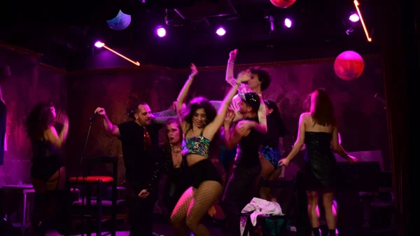 Τελευταία παράσταση στη μουσική σκηνή του Faust για το Kabarett Katakombe