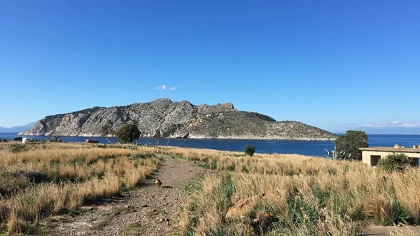 Φορείς και Πολίτες της Αίγινας για τη διαχείριση της έκτασης των ναυτικών οχυρών στην Πέρδικα