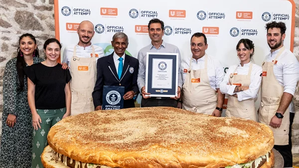 Ρεκόρ Guinness: Το μεγαλύτερο vegan burger στον κόσμο φτιάχτηκε για καλό σκοπό