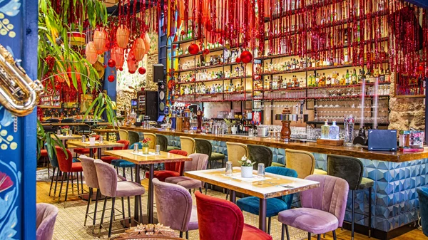 "En Aithria Athens": Το νέο meeting point στο κέντρο της Αθήνας