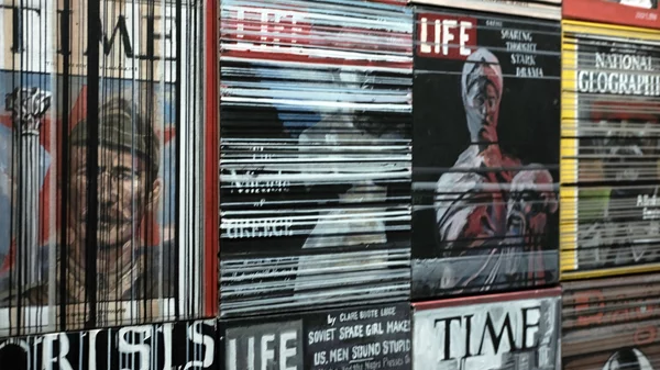 "Οσμές χρόνου": Ο Κώστας Τσώλης αναδομεί φωτογραφίες και εικόνες γεγονότων που συντάραξαν τον 20ό αιώνα