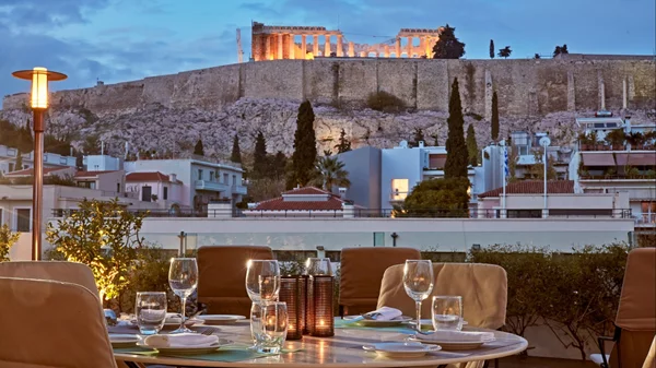 "Point-A": Ένα rooftop-ποίημα για δείπνο και κοκτέιλ με θέα Ακρόπολη