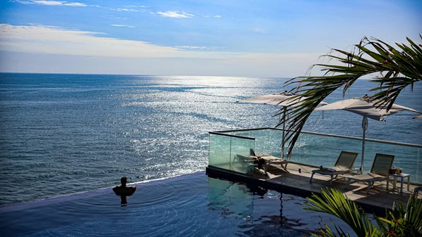 Οι 10 πιο φαντασμαγορικές πισίνες του κόσμου, φυσικές και τεχνικές