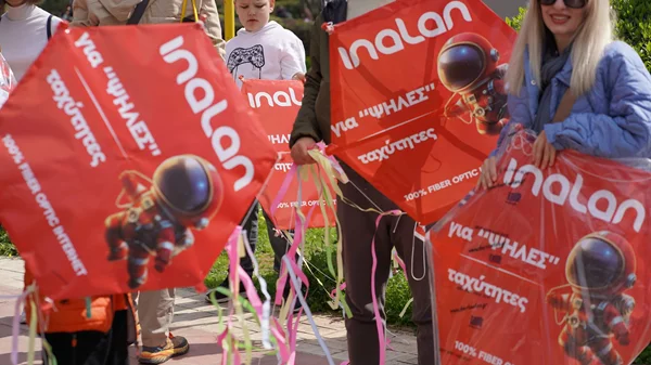 Πετάει το Internet; Πετάει!