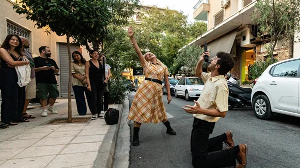 Η θεατρική διαδρομή "Επόμενη Στάση: Κυψέλη" επιστρέφει τον Απρίλιο