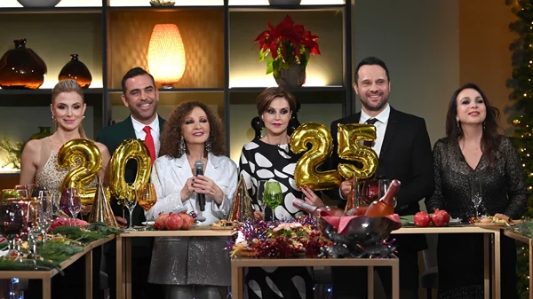 Ρεβεγιόν Πρωτοχρονιάς στην ΕΡΤ1 #Παρέα με τη Γλυκερία και εκλεκτούς καλεσμένους