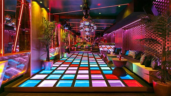 Η 'Cinderella' ανάβει ξανά τη ντισκομπάλα της