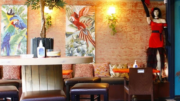 Viva Mexico με tacos και burgers στο "Diferente Mexican & Burger Bar"