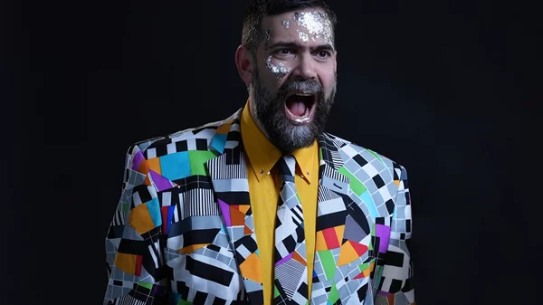 "Υγρά": Μια προφορική όπερα για το τέλος των identity politics