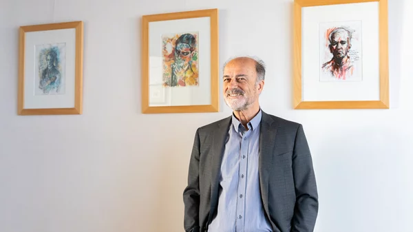 Νώντας Παπαγεωργίου: "Πιστεύω στη λογοτεχνία όπως το νερό που πίνω"