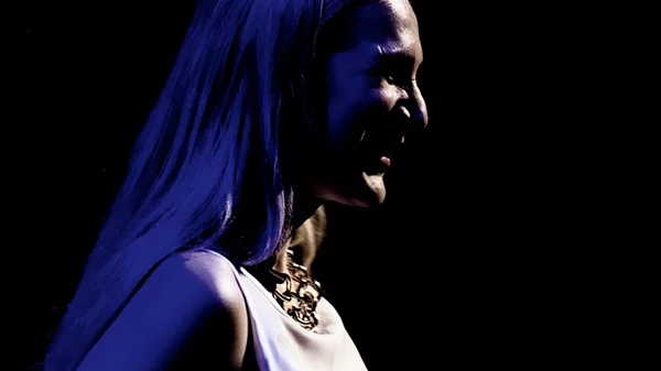 Βίκυ Καρατζόγλου: Λαϊκά αριστουργήματα στο "Σταυρό του Νότου Plus"