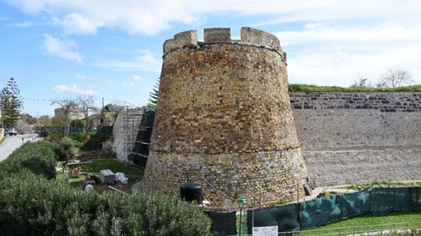 ΥΠΠΟ: Τα  έργα στερέωσης και αποκατάστασης του Κάστρου της Χίου