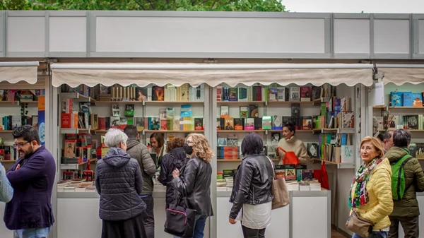 Το 25ο Παζάρι Βιβλίου επιστρέφει στην Πλατεία Κλαυθμώνος