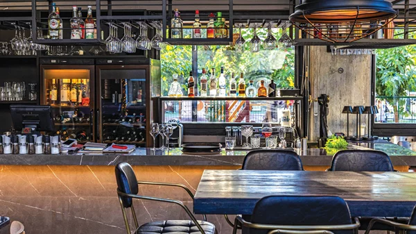 "Saint’s Bar & Pizza": Ένα φρεσκαρισμένο pizza spot στο Μαρούσι