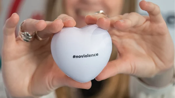 "Όποια ομάδα κι αν είσαι σε θέλουμε!": Δράση αιμοδοσίας #noviolence από τη Novibet