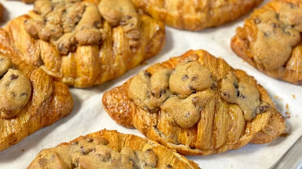 Γιατί στο Παρίσι κάνουν ουρές για να φάνε crookies;