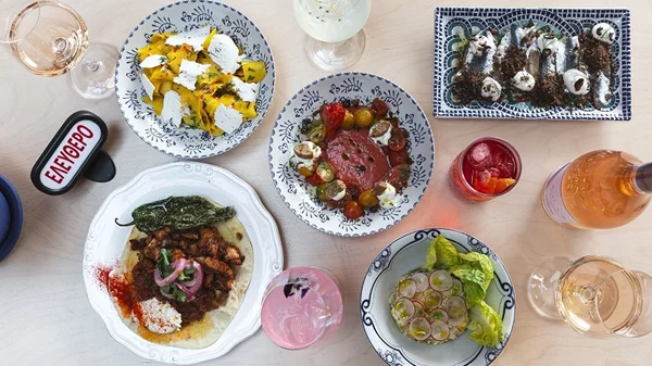 Το S.Pellegrino και το Perrier μας περιμένουν στο "Lit Athens"