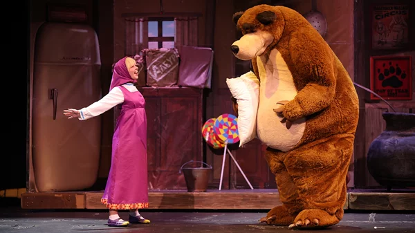 "Η Μάσα και ο Αρκούδος" περιοδεύουν στα ανοιχτά θέατρα