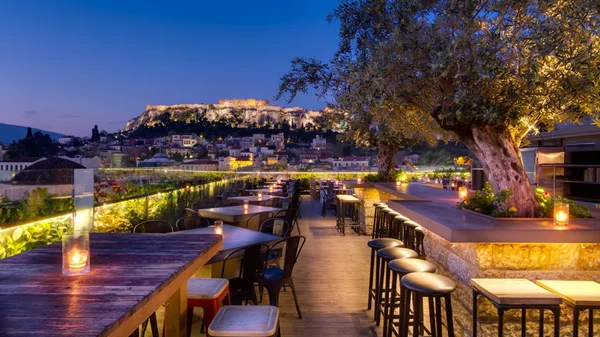 To "360 Cocktail Bar & Restaurant" γιορτάζει τα 10α γενέθλιά του!