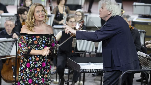 Μεγάλες ορχήστρες υπό αφόρητη ζέστη στο Ηρώδειο: Ρατλ και Ορχήστρα Δωματίου της Ευρώπης συναρπάζουν περισσότερο από Ρόουβαλι και Φιλαρμόνια