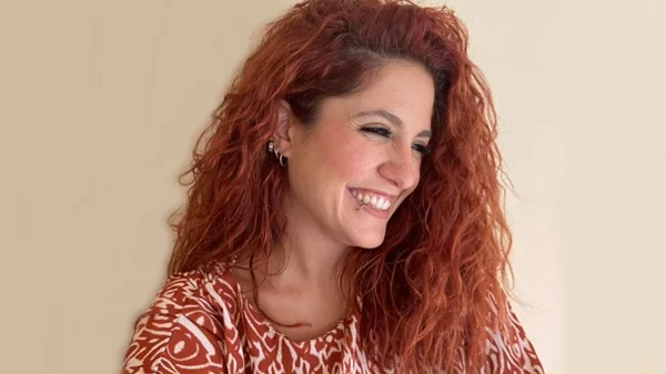 "Η σκηνή του stand up comedy στην Ελλάδα": Η Σοφία Δήμου μας γράφει για το βιβλίο της