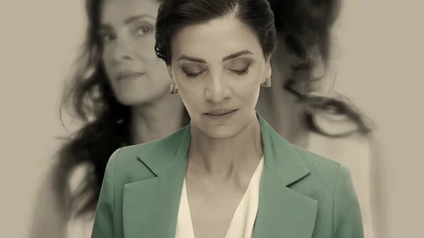 "Linda": Η Κατερίνα Λέχου γίνεται μια γυναίκα σε πτώση στο Επί Κολωνώ