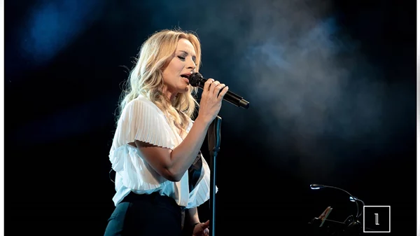 Πέγκυ Ζήνα & Χρήστος Νικολόπουλος: Μια απρόσμενη μα επιτυχημένη συναυλία στο Αίθριο Θέατρο Αμαρουσίου