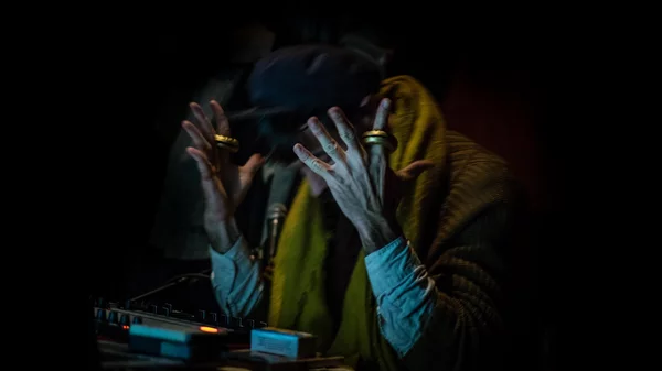 Ο πρωτοποριακός κινηματογραφιστής Vincent Moon φέρνει το "Live Cinema" στην Κυψέλη