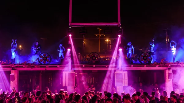 Τι έρχεται στο "Island" αυτό το καλοκαίρι;