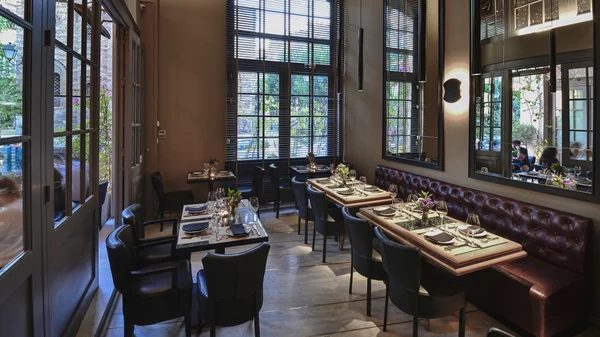 'By the Glass', ένα wine bar σαν κλασική αξία