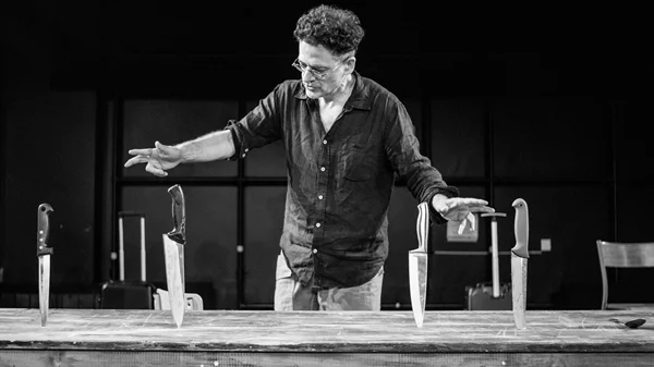 Τι πρέπει να γνωρίζεις για τον Ουαζντί Μουαουάντ, τον σκηνοθέτη που συζητιέται διεθνώς