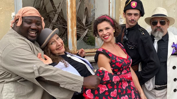 Το ΔΗΠΕΘΕ Καλαμάτας έρχεται στην Αθήνα με "Τρελούς έρωτες"