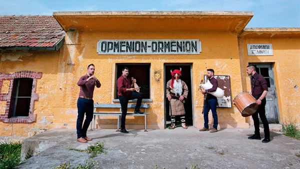 Εβρίτικη Ζυγιά: "Η μουσική που παίζουμε είναι τόσο ζωντανή, όσο είμαστε κι εμείς"