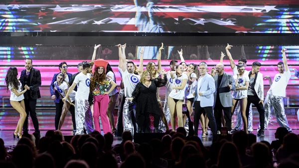 Η επιθεώρηση "Τι φάση πάλι, ρε;" ρίχνει αυλαία στο Θέατρο Άλσος