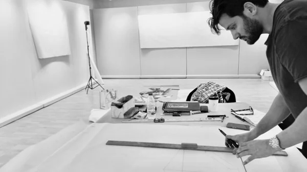 "Τα Χρειώδη": Ένα εικαστικό οδοιπορικό από τις απαρχές του πολιτισμού έως τον παρόντα χρόνο