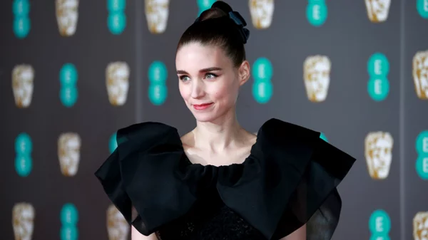 H Ρούνεϊ Μάρα θα υποδυθεί την Όντρεϊ Χέπμπορν στην ταινία του Λούκα Γκουαντανίνο