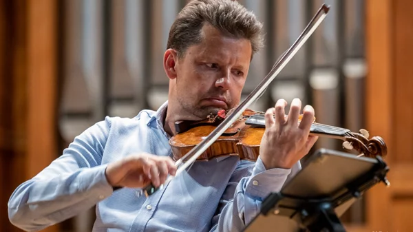 Ο Julian Rachlin αναμετριέται με το έργο του Δημήτρη Παπαδημητρίου