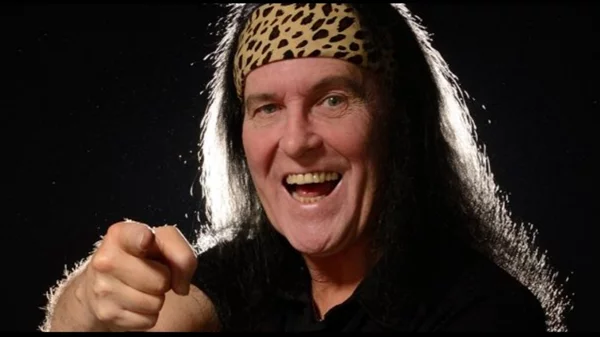 Dave Evans: "Θέλω μόνο να συνεχίσω να ροκάρω για όσο πιο πολύ μπορώ"