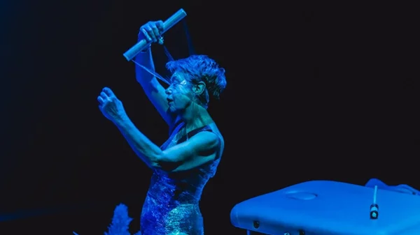 Μετά τα 50 (δεν) σταματάει: οι νέοι/ες καλλιτέχνες/ιδες βλέπουν το γήρας αλλιώς