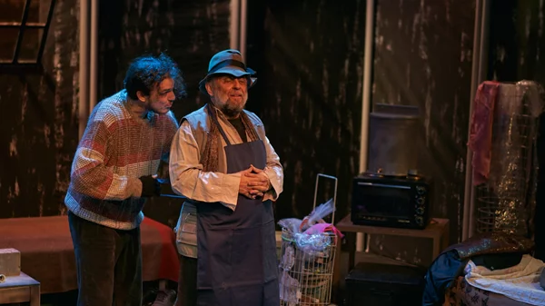 "Ο επιστάτης": Νέες φωτογραφίες από το αινιγματικό έργο του Χάρολντ Πίντερ