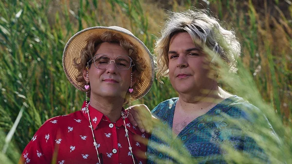 "Αι γυμνισταί": Η κωμωδία του Γιώργου Σίμωνα κυκλοφορεί σε βιβλίο