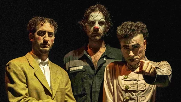 "Μεταμορφώσεις": Μια σκοτεινή performance τσίρκου και μουσικής στο Red Jasper