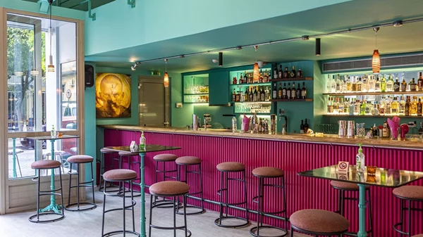 "Babushka": Ένα νέο μπαρ σε βγάζει στο Κουκάκι